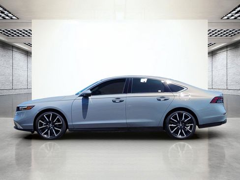 Used 2023 Honda Accord Touring image 9