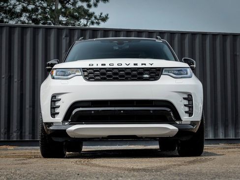 Used 2025 Land Rover Discovery Dynamic SE AWD/4WD image 5