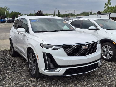 Used 2021 Cadillac XT6 Premium Luxury AWD/4WD image 2