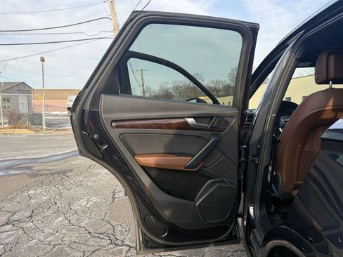 Used 2019 Audi Q5 2.0T Premium w/ Convenience Package image 19