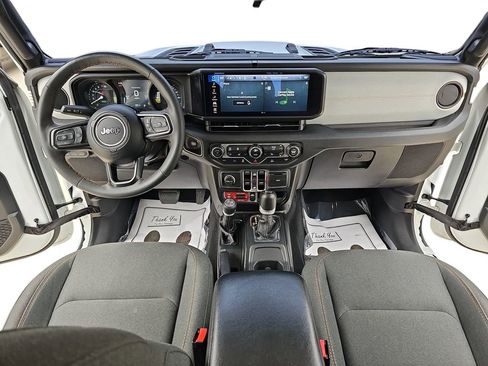 Used 2024 Jeep Wrangler Unlimited image 12