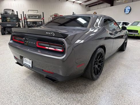 Used 2016 Dodge Challenger SRT Hellcat RWD image 7