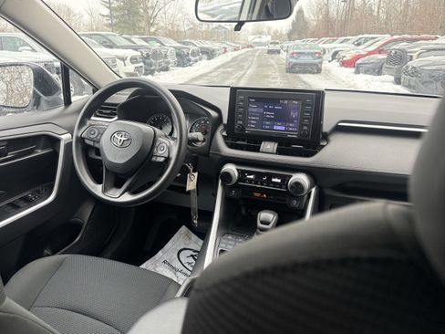 Used 2022 Toyota RAV4 LE image 12