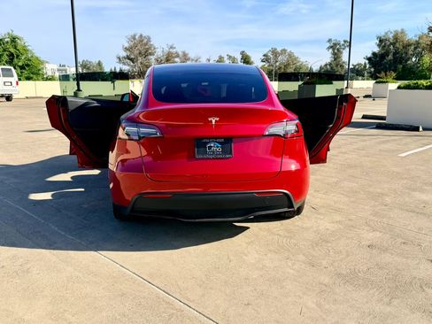 Used 2021 Tesla Model Y Long Range AWD/4WD image 30