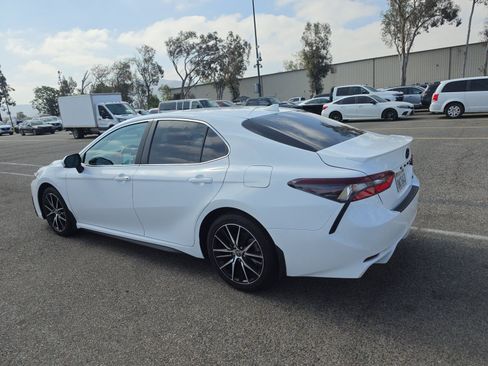 Used 2021 Toyota Camry SE w/ Blackout Package (TMS) FWD image 4