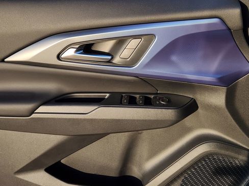 New 2026 Chevrolet Equinox EV LT image 17