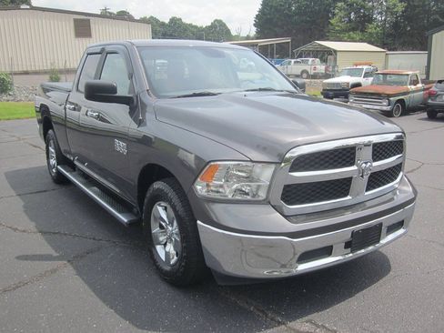 Used 2017 RAM 1500 Classic SLT RWD image 4