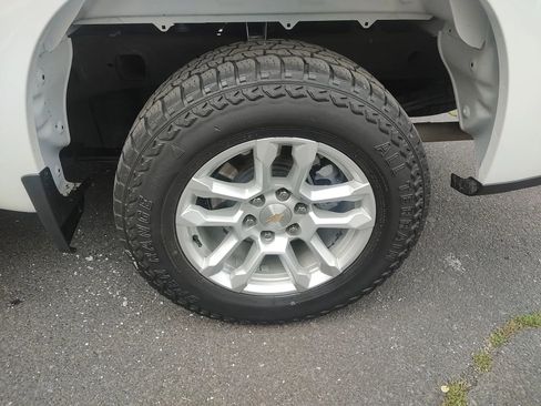 Used 2022 Chevrolet Silverado 1500 LT w/ Z71 Off-Road Package image 18