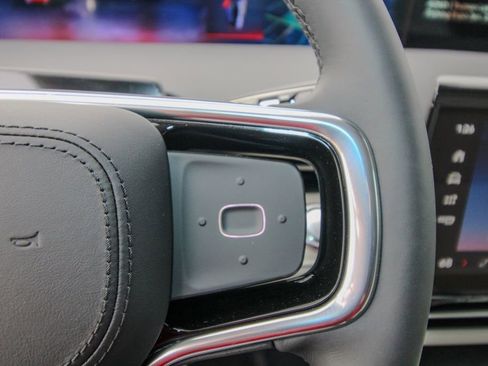 Used 2026 Lincoln Nautilus Premier w/ Jet Appearance Package image 19