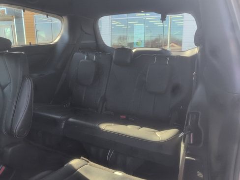 Used 2021 Chrysler Pacifica Touring-L w/ Uconnect Theater Family Group image 4