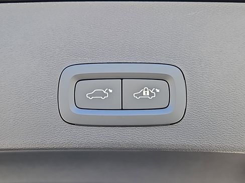 New 2026 Volvo XC40 B5 Ultra w/ Protection Package Premier AWD/4WD image 12