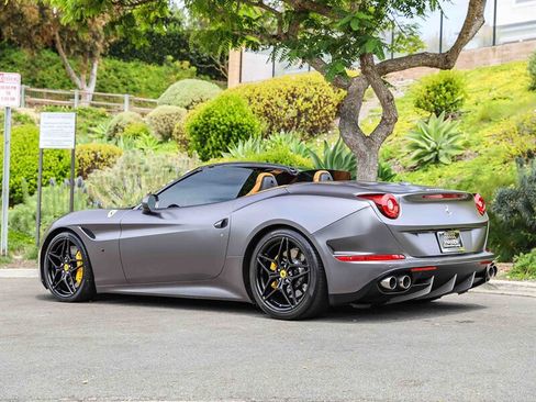 Used 2016 Ferrari California T RWD image 4