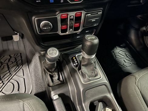 Used 2023 Jeep Wrangler Unlimited AWD/4WD image 25