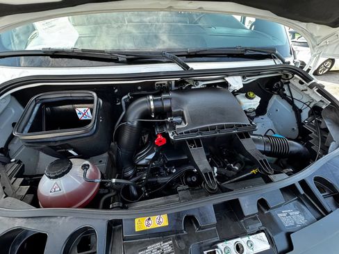 Used 2022 Mercedes-Benz Sprinter 2500 image 28
