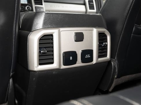 Used 2019 Ford F350 Lariat image 46