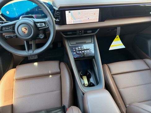 New 2026 Porsche Macan 4 Electric AWD/4WD image 18