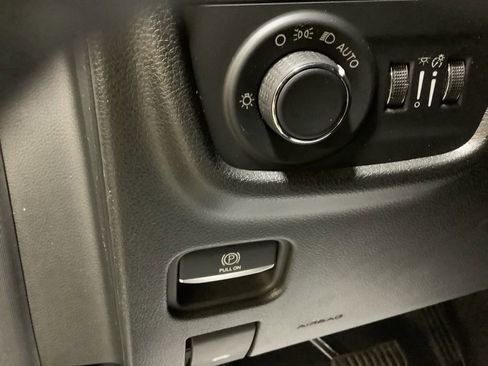 Used 2023 Jeep Grand Cherokee L Laredo image 23