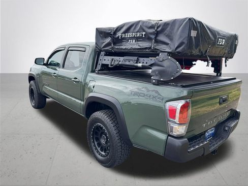 Used 2021 Toyota Tacoma TRD Off-Road AWD/4WD image 4