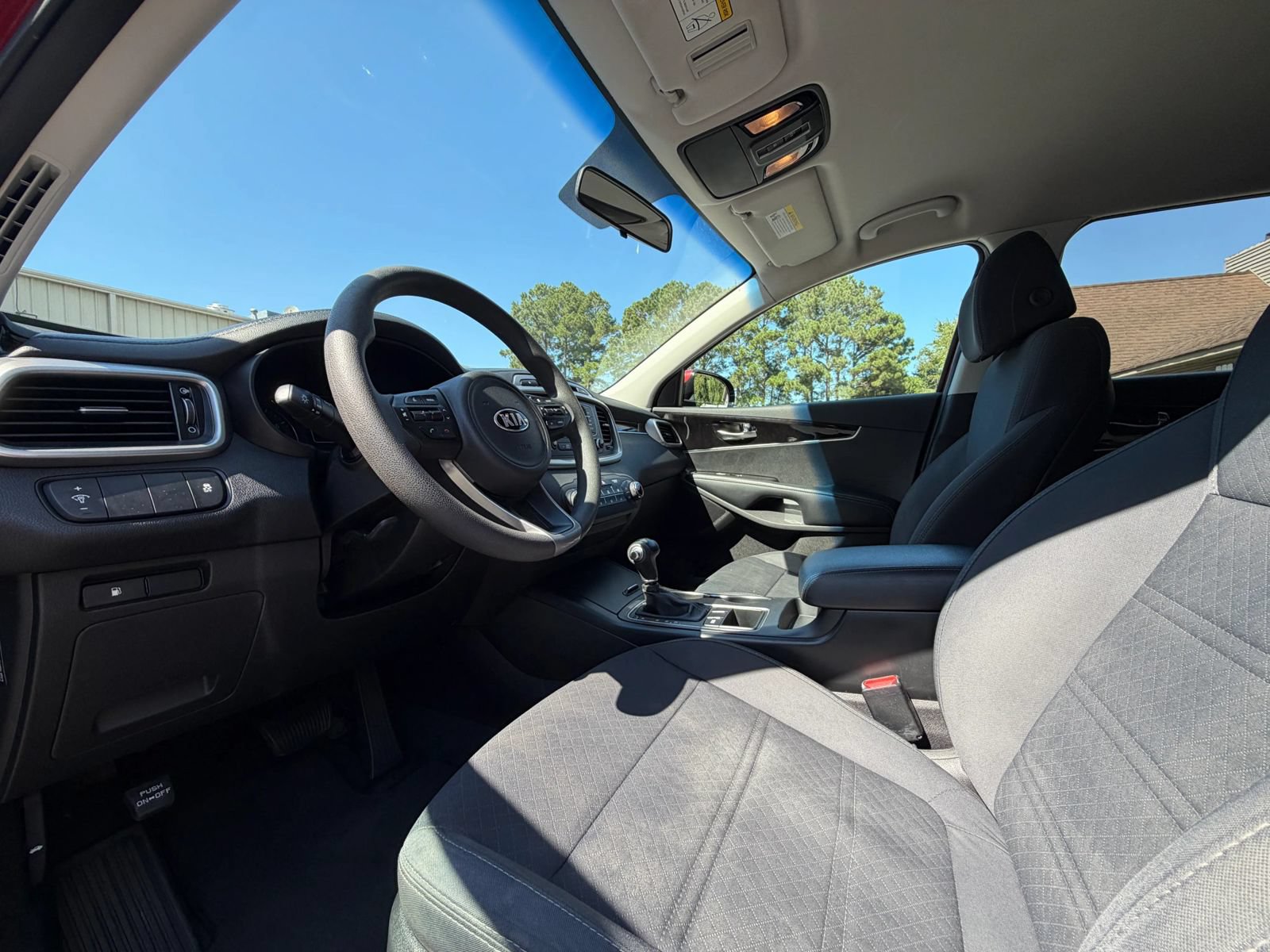 Used 2017 Kia Sorento FWD image 11