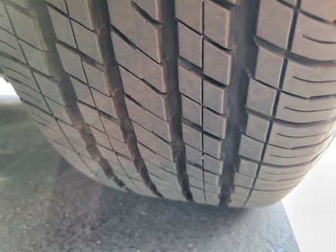 Used 2024 Chrysler Voyager LX image 27