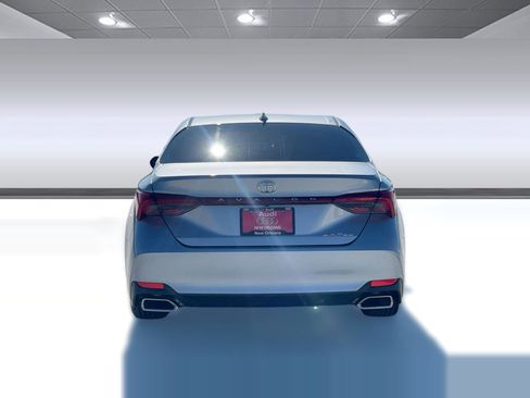 Used 2019 Toyota Avalon Limited image 10