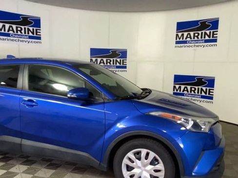 Used 2019 Toyota C-HR LE image 3