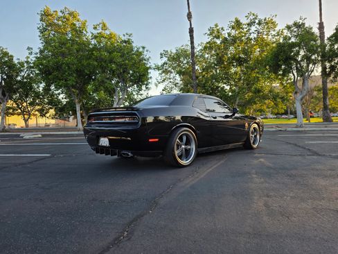 Used 2014 Dodge Challenger R/T w/ Blacktop Package RWD image 4