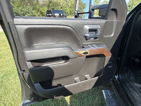 Used 2019 GMC Sierra 3500 Denali w/ Duramax Plus Package AWD/4WD image 10