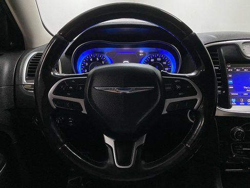 Used 2015 Chrysler 300 C image 17