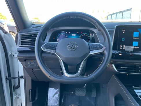 Used 2025 Volkswagen Atlas Cross Sport SE FWD image 30
