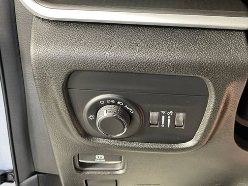 Used 2023 Jeep Grand Cherokee Altitude AWD/4WD image 14