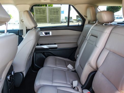 Used 2023 Ford Explorer Limited image 19