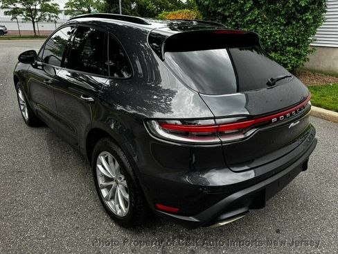 Used 2022 Porsche Macan AWD/4WD image 3