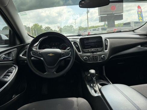Used 2022 Chevrolet Malibu LT FWD image 12