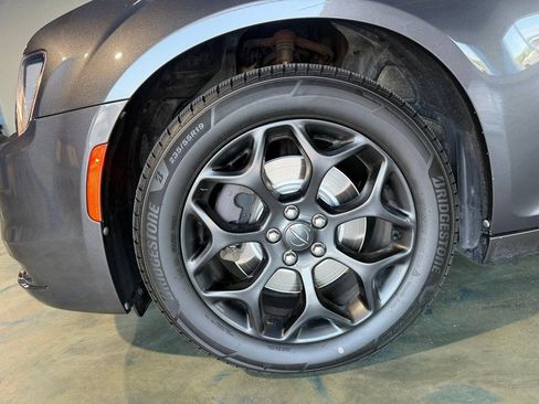 Used 2019 Chrysler 300 S AWD/4WD image 28