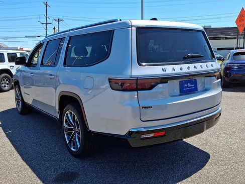 Used 2024 Jeep Wagoneer L Series III w/ Premium Group I AWD/4WD image 8