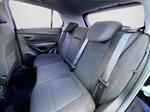 Used 2022 Chevrolet Trax LS image 28