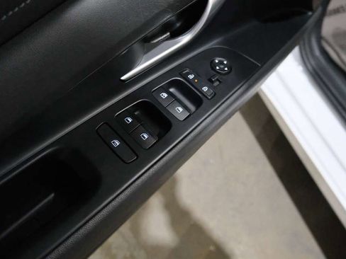 Used 2025 Hyundai Elantra SEL image 18