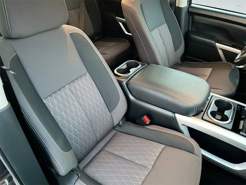 Used 2024 Nissan Titan SV w/ SV Convenience Package image 27