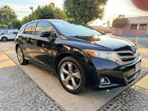 Used 2014 Toyota Venza XLE w/ XLE Premium Package image 3