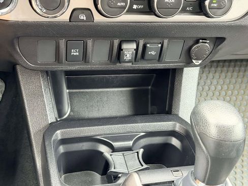 Certified 2023 Toyota Tacoma SR5 AWD/4WD image 7