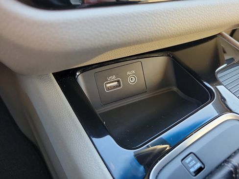 Used 2015 Kia Sedona SX image 38