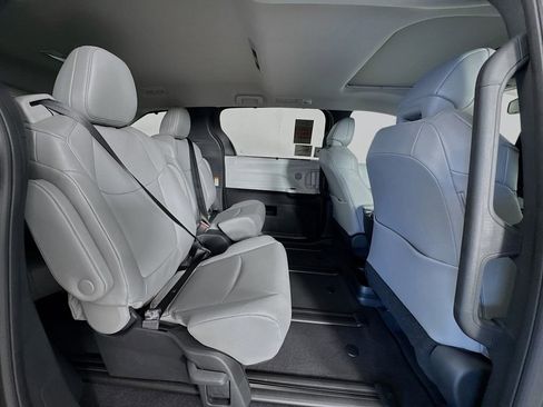 New 2026 Toyota Sienna XLE image 27