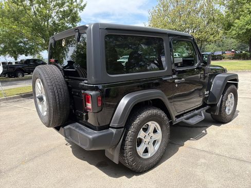 Used 2019 Jeep Wrangler Sport AWD/4WD image 7