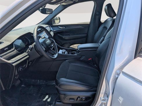 Used 2023 Jeep Grand Cherokee Altitude AWD/4WD image 15