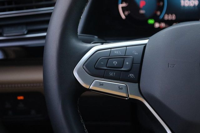 Used 2025 Volkswagen Atlas Cross Sport SE FWD image 13