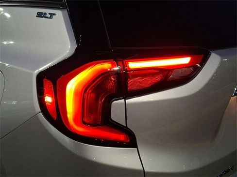 Used 2020 GMC Terrain SLT w/ Preferred Package image 15