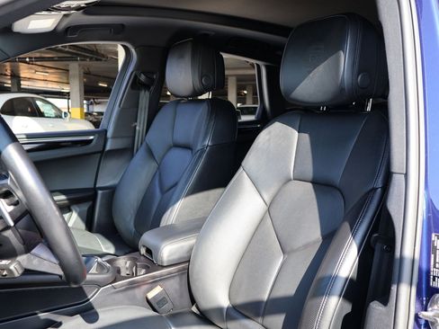 Certified 2024 Porsche Macan image 5