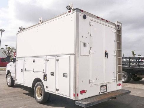 Used 2017 Ford E-350 and Econoline 350 Super Duty w/ Power Windows & Locks Group RWD image 7
