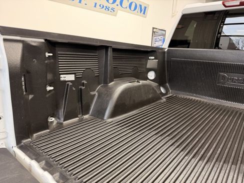 Used 2025 Chevrolet Silverado 1500 LT image 9